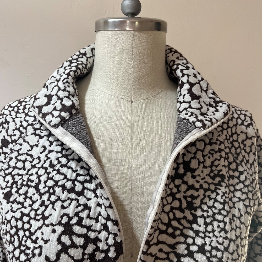 Lucy 1/2 zip animal print jersey pullover - Picture 7 of 8